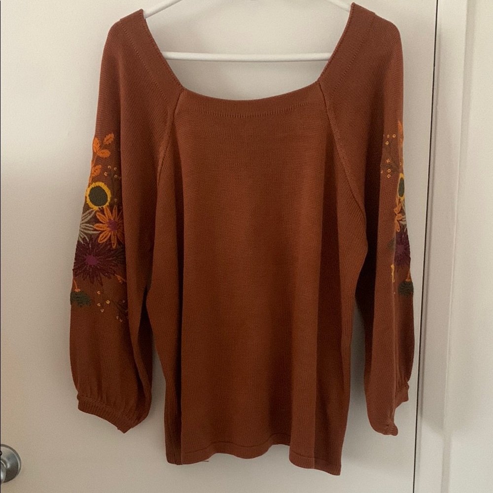 Pioneer Woman embroidered knit top